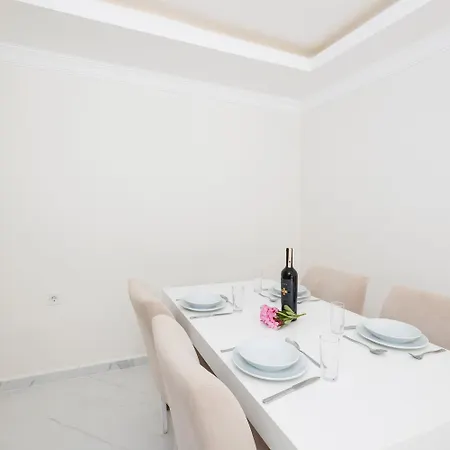 Premium F Villa Cedit